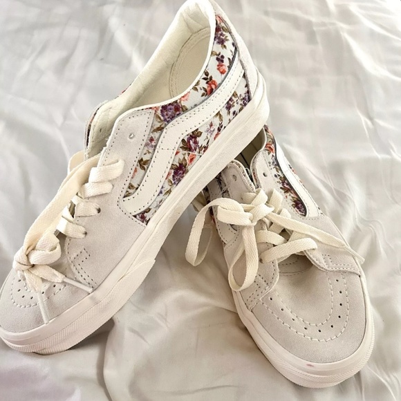 NEW Women’s Vans 6.5 White Suede Vintage Floral Marshmallow Shoes Lace Up - Picture 2 of 11